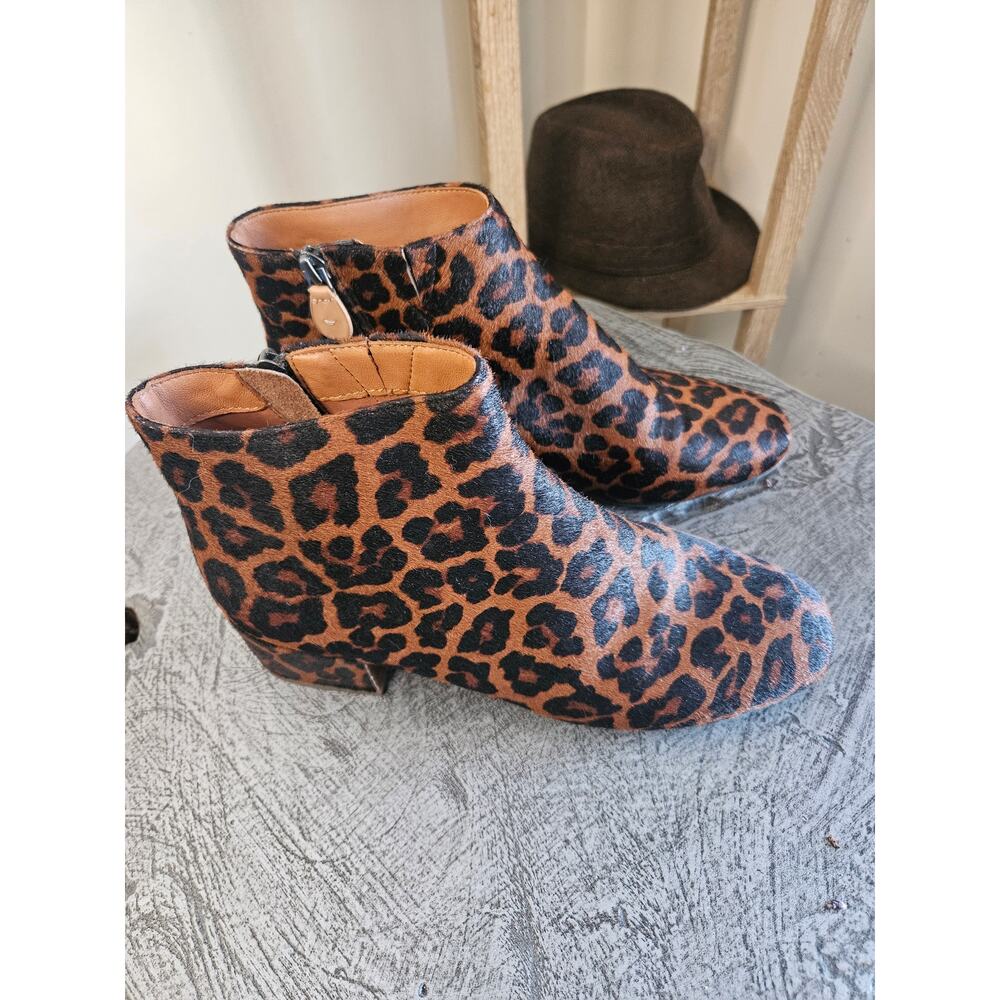 Gentle Souls “Ella” Leopard Print Booties – Size 9